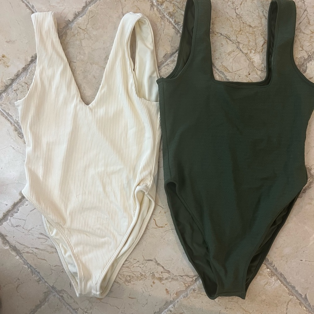 Montce one piece size medium